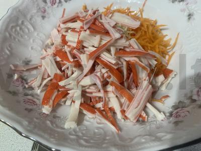 Salotos "Fantasy" su krabų lazdelėmis ir lydytu sūriu Žingsnis 3