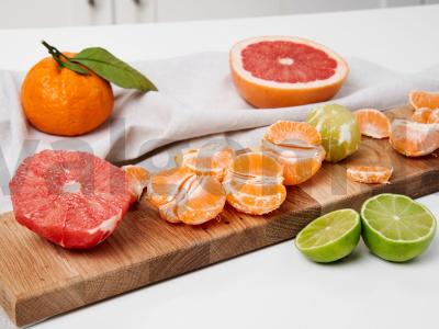 Mandarinų sulčių fraiche su greipfrutais ir laimu Žingsnis 1