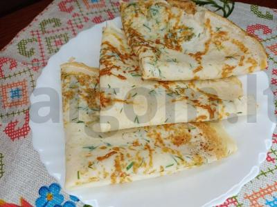 Blyneliai su sūriu ir žolelėmis pagrindine nuotrauka