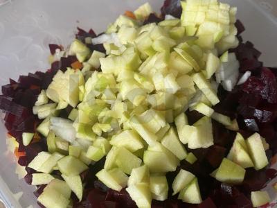 Salotos "Delicious" su burokėliais, raugintais kopūstais ir obuoliais Žingsnis 7