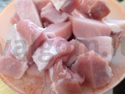 Bulvės su mėsa ant atviros ugnies puode Žingsnis 1