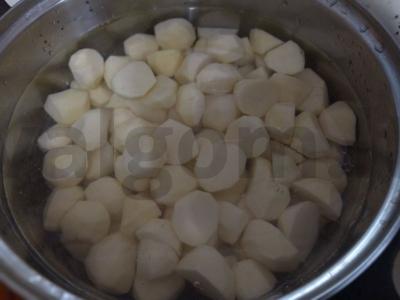 Bulvės su mėsa ant atviros ugnies puode Žingsnis 4