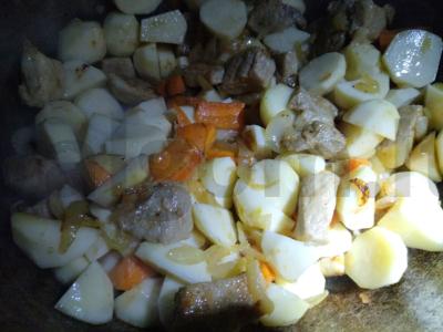 Bulvės su mėsa ant atviros ugnies puode Žingsnis 8