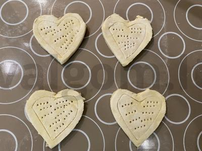 Sluoksniuotos tešlos valentinos su obuoliais Žingsnis 3