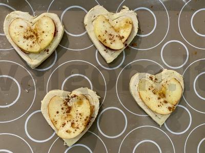 Sluoksniuotos tešlos valentinos su obuoliais Žingsnis 7