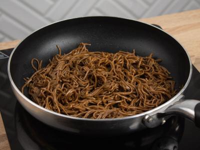 Soba su agurkų salotomis. Žingsnis 3