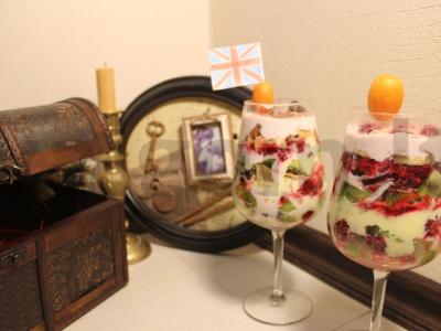 Trifelis su bananais ir kiviais pagrindine nuotrauka