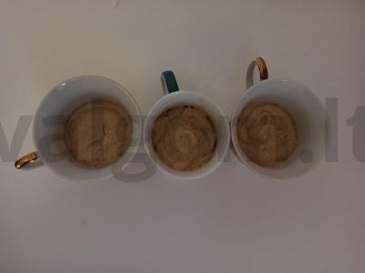 Greitos graikinių riešutų bandelės su kava mikrobangų krosnelėje Žingsnis 2