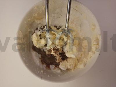 Greitos graikinių riešutų bandelės su kava mikrobangų krosnelėje Žingsnis 3