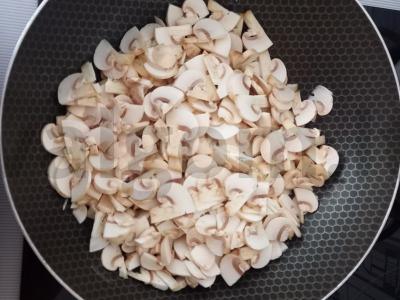 Makaronai su lašiša ir grybais Žingsnis 1