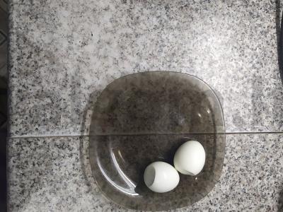 Švelnios salotos "Pavasaris" su rūkyta vištiena ir kukurūzais Žingsnis 2