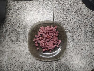 Švelnios salotos "Pavasaris" su rūkyta vištiena ir kukurūzais Žingsnis 7