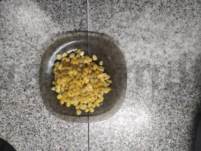 Švelnios salotos "Pavasaris" su rūkyta vištiena ir kukurūzais Žingsnis 8