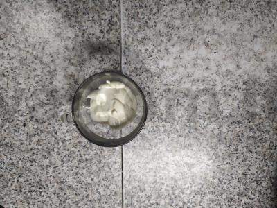 Švelnios salotos "Pavasaris" su rūkyta vištiena ir kukurūzais Žingsnis 11