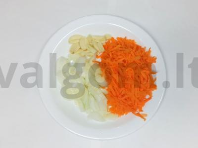 Korėjietiškos morkos su grybais Žingsnis 1
