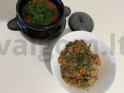 Kepti grikiai su daržovėmis ir jautiena pagrindine nuotrauka