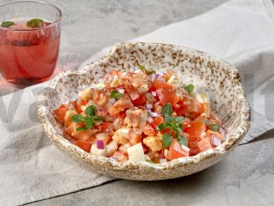 Salotos su vištiena ir augaliniu aliejumi pagrindine nuotrauka