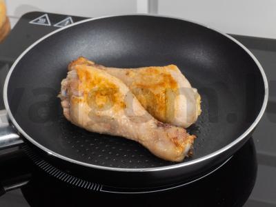 Bulvių košė su aštriomis blauzdelėmis sojų padaže Žingsnis 3