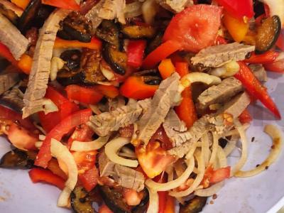 Salotos su mėsa, baklažanais ir pipirais Žingsnis 4