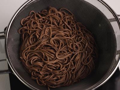 Soba su lašiša ir saldžiųjų aitriųjų paprikų padažu Žingsnis 6