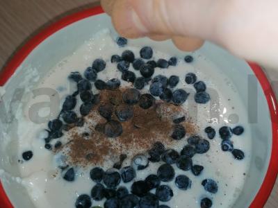 Varškės ir mėlynių PP desertas su aštriu cinamonu Žingsnis 7