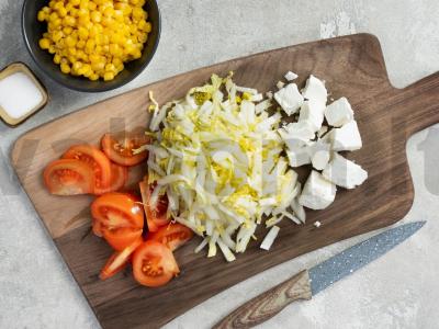 Salotos su kukurūzais ir fetos sūriu Žingsnis 1