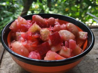 Vitaminų vinaigretė su šviežiais agurkais pagrindine nuotrauka