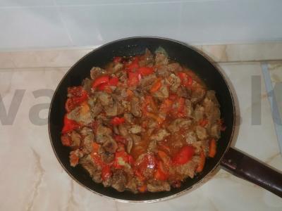 Veršiena su daržovių ragu pagrindine nuotrauka