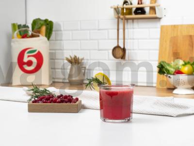 Gėrimas su spanguolėmis ir medumi pagrindine nuotrauka
