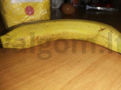 Bananiniai pusryčių blyneliai Žingsnis 1