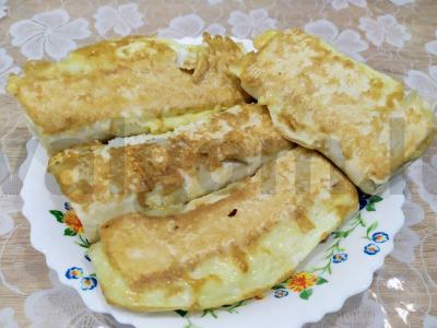 Lavašas su sūriu ir bananais kiaušinyje pagrindine nuotrauka