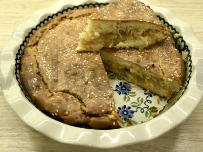 Įlankos pyragas su pikantiškais kopūstais pagrindine nuotrauka