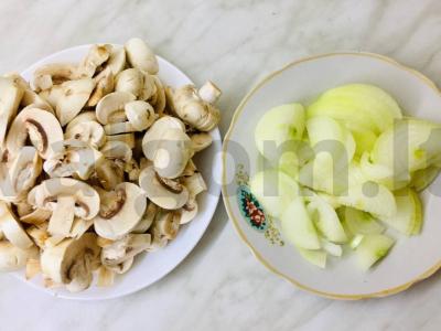 Naminis vištienos kepenėlių paštetas su grybais Žingsnis 1