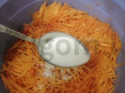 Aromatingos korėjietiškos morkos Žingsnis 3