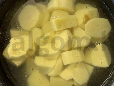 Bulvės medžio anglies padaže Žingsnis 1