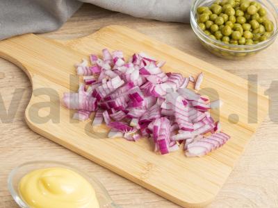 Salotos su šprotais ir žaliaisiais žirneliais Žingsnis 1