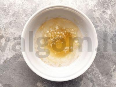 Panna cotta su mandarinais ir baltuoju šokoladu Žingsnis 1