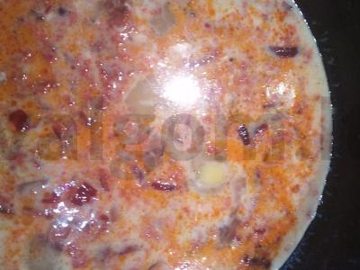 Skanus omletas su aštriosiomis paprikomis ir pomidorais Žingsnis 4