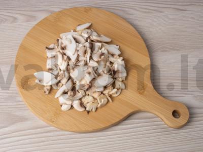 Greitos salotos su konservuota žuvimi ir grybais Žingsnis 1