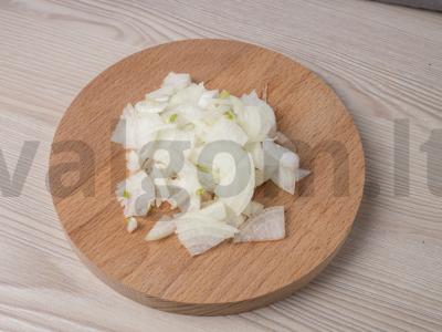 Greitos salotos su konservuota žuvimi ir grybais Žingsnis 3