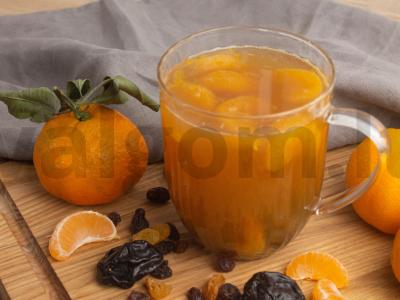 Mandarinų kompotas su džiovintais vaisiais ir cukranendrių cukrumi Žingsnis 4