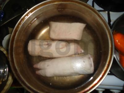 Naminiai kiaulienos cholodetai su petražolėmis Žingsnis 2