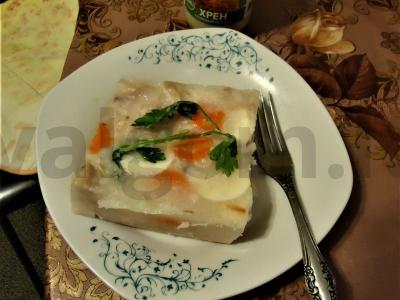 Naminiai kiaulienos cholodetai su petražolėmis pagrindine nuotrauka