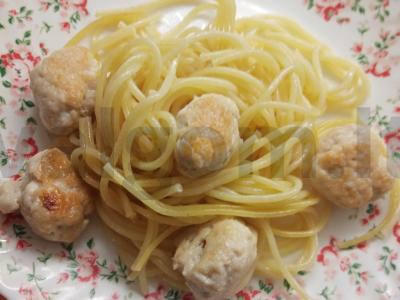 Spagečiai su vištienos rutuliukais pagrindine nuotrauka