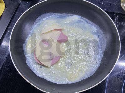 Omleto suktinukas sotiems pusryčiams Žingsnis 3