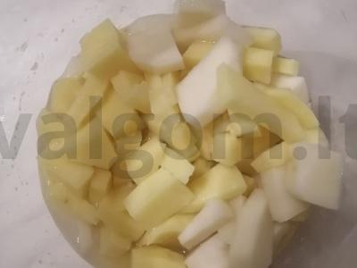 Vištienos sriuba su ryžiais ir marinuotais agurkais Žingsnis 2