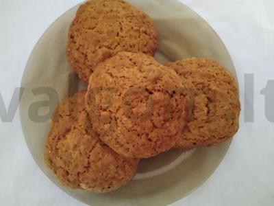 Naminiai avižiniai sausainiai su medumi ir kokoso drožlėmis pagrindine nuotrauka