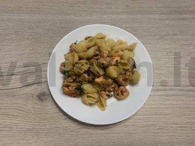 Sveiki makaronai su rausvąja lašiša pagrindine nuotrauka