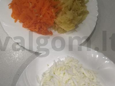 Mimozos salotos su tuno gabalėliais Žingsnis 1