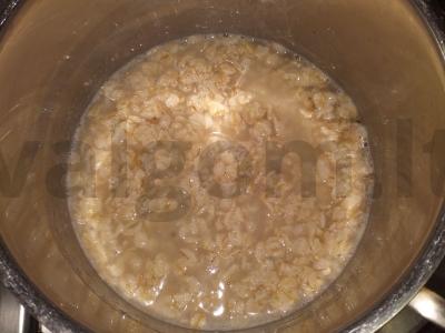 Avižiniai dribsniai su kriauše ir riešutais Žingsnis 1